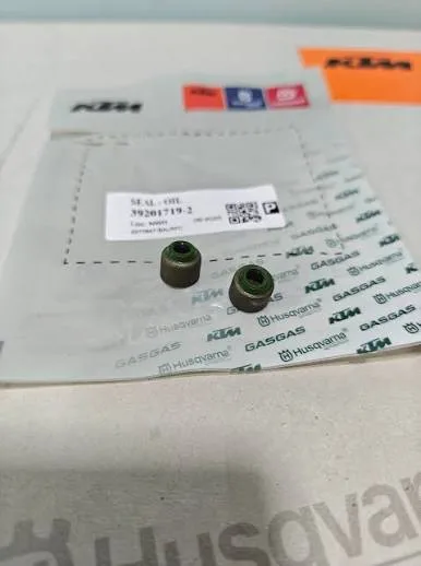 SELLOS DE VALVULAS DUKE 200 / RC 200 (PAQUETE X 2 UND)